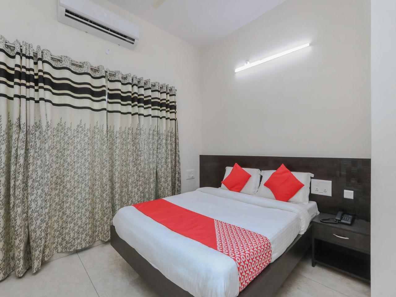Oyo 22211 Shree Ankanatheshwara Residency Hotel Nanjangud ภายนอก รูปภาพ