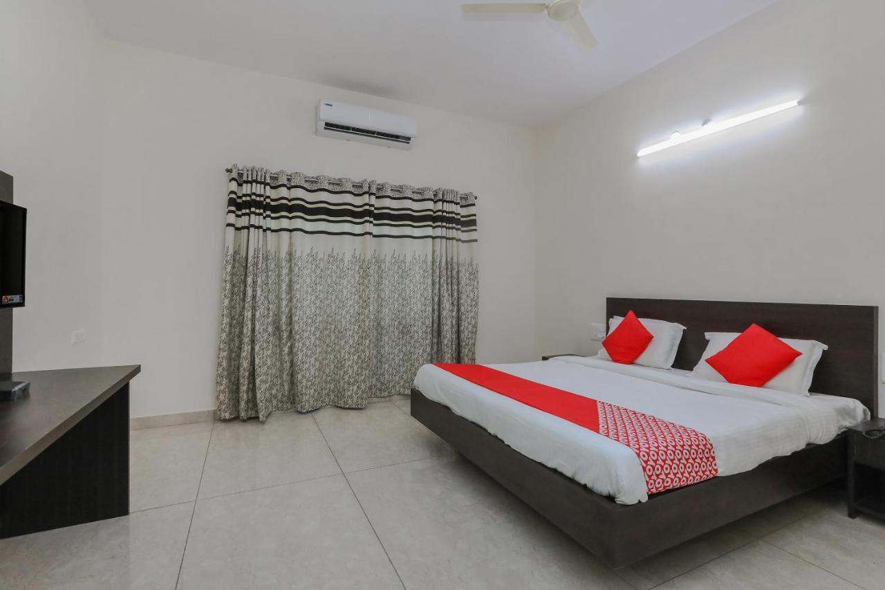 Oyo 22211 Shree Ankanatheshwara Residency Hotel Nanjangud ภายนอก รูปภาพ