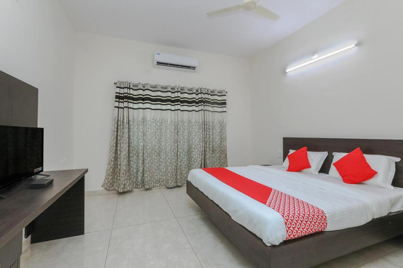 Oyo 22211 Shree Ankanatheshwara Residency Hotel Nanjangud ภายนอก รูปภาพ